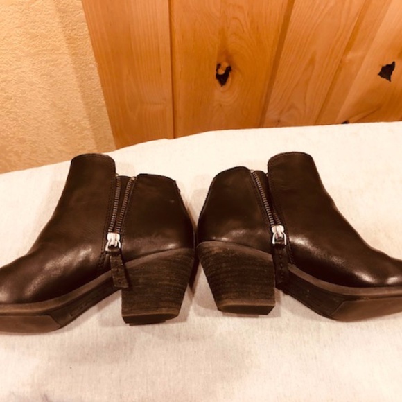 Frye Judith double zip black leather ankle bootie 6.5 - Picture 2 of 8